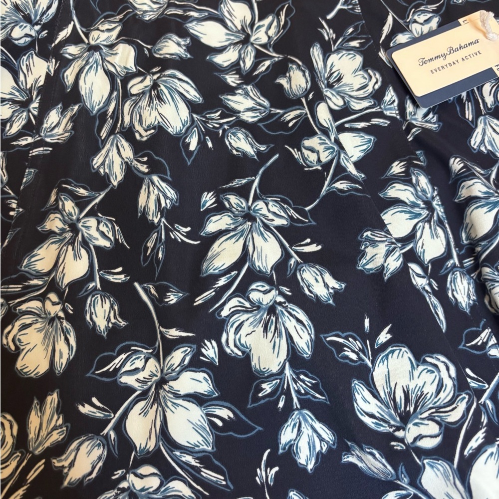 Tommy Bahama Navy and white floral spring skort - Picture 4 of 6